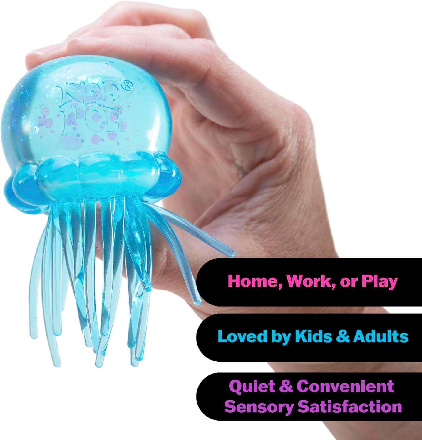 Mano sosteniendo un NeeDoh Jellyfish azul translúcido. Mensajería oficial: Home, Work, or Play. Loved by Kids and Adults. Quiet & Convenient Sensory Satisfaction.